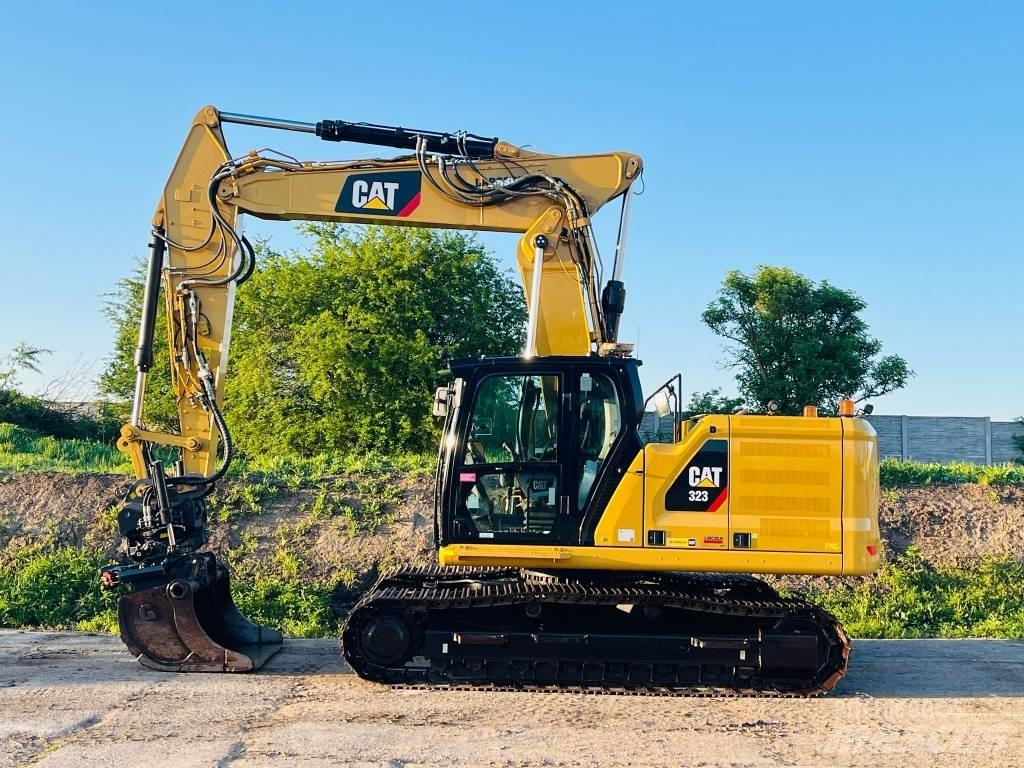 CAT 323 Vikšriniai ekskavatoriai