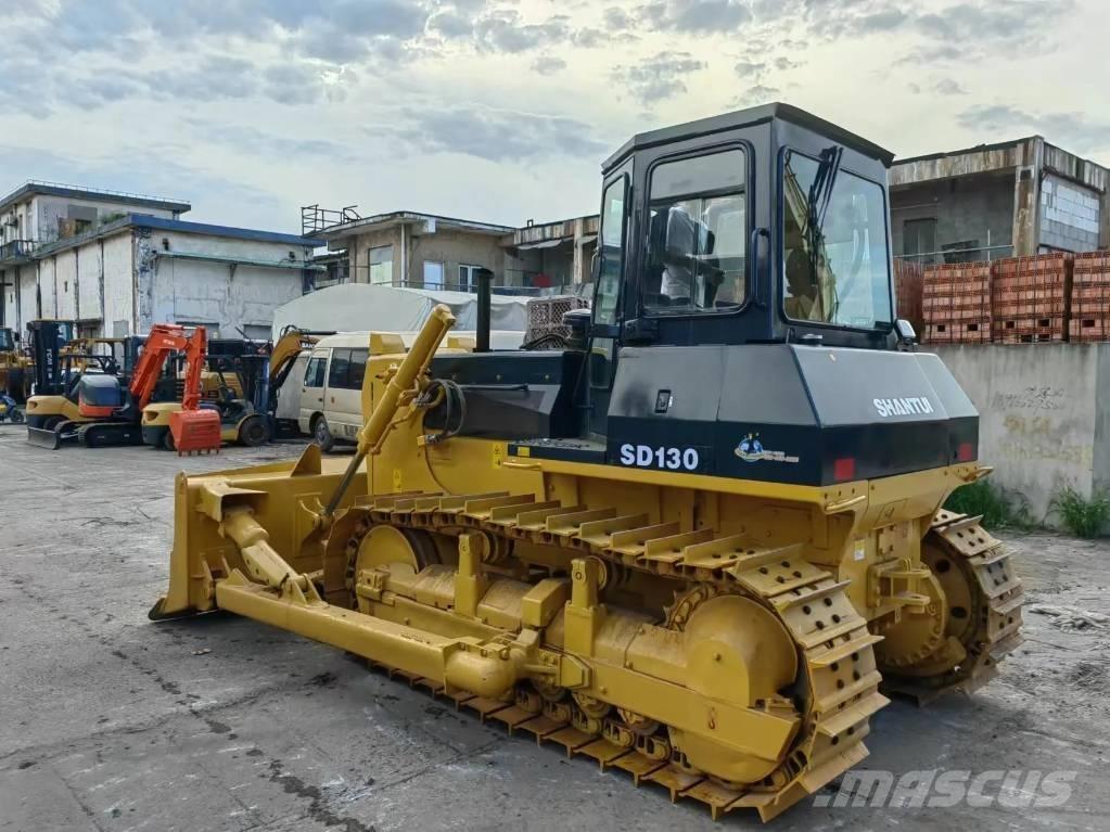Shantui SD130 Vikšriniai buldozeriai