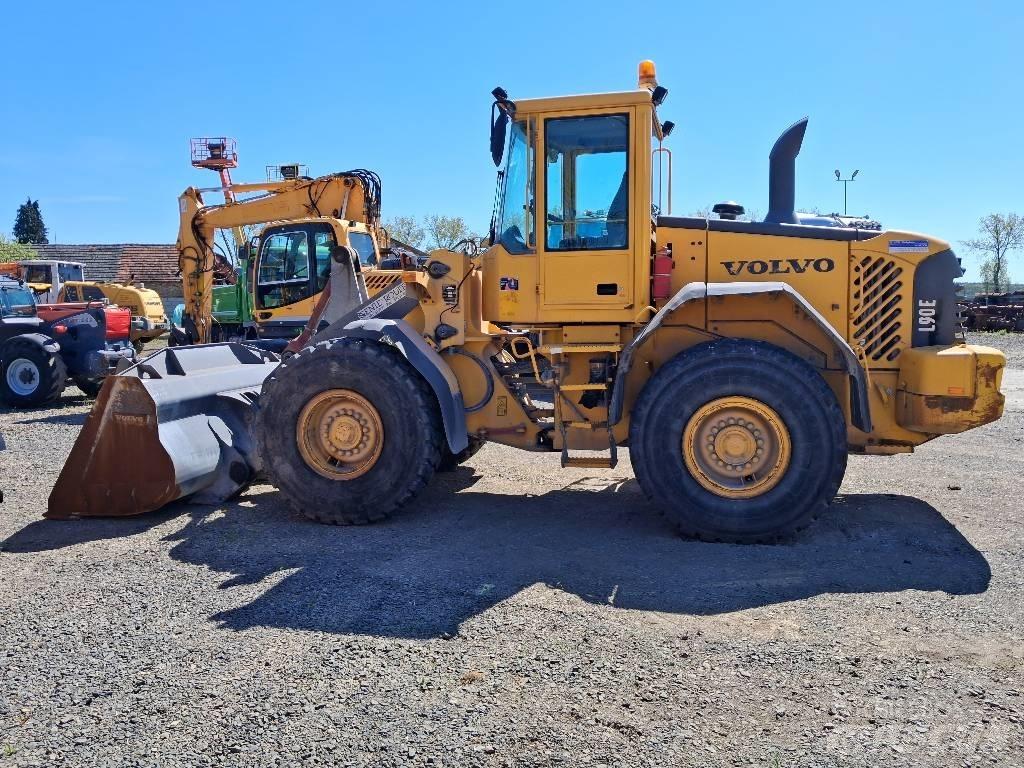 Volvo L 90 E Naudoti ratiniai krautuvai