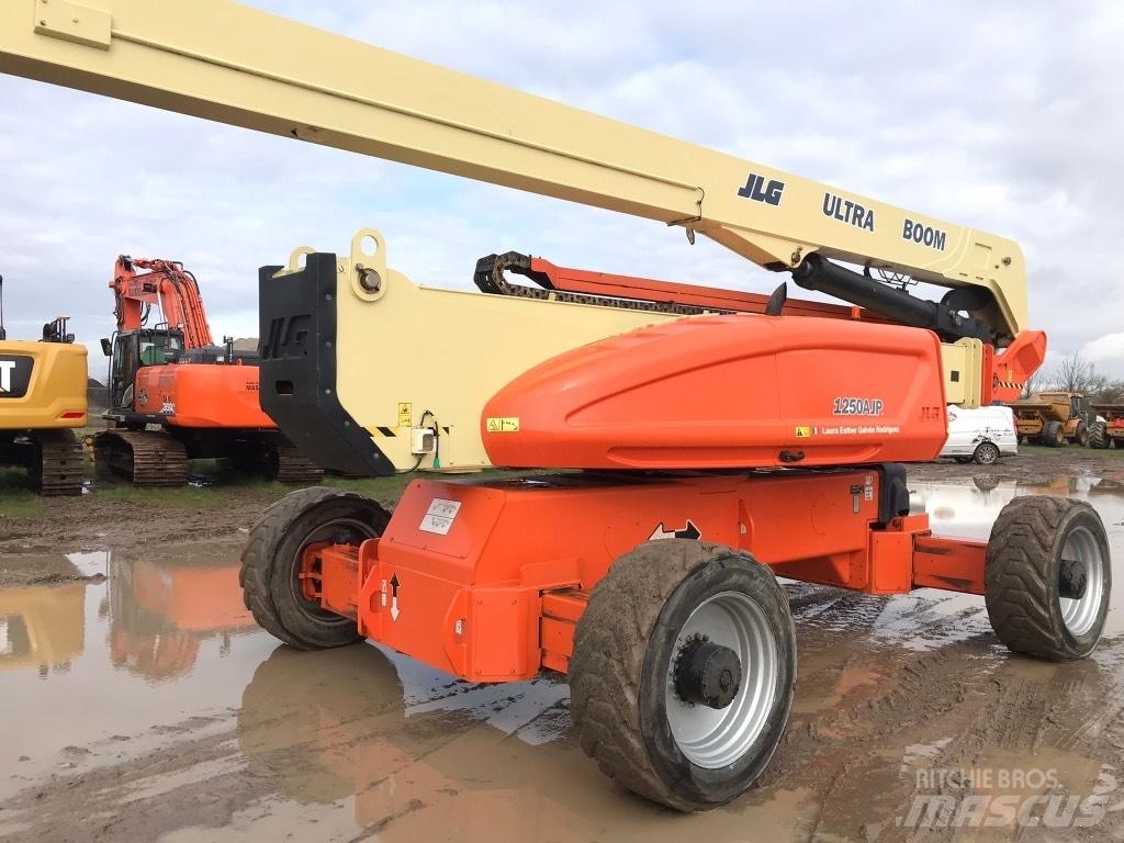 JLG 1250 AJP Alkūniniai keltuvai