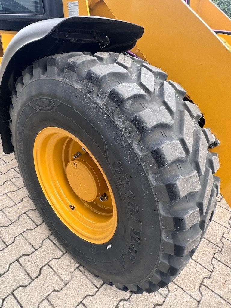 CAT 908 Naudoti ratiniai krautuvai