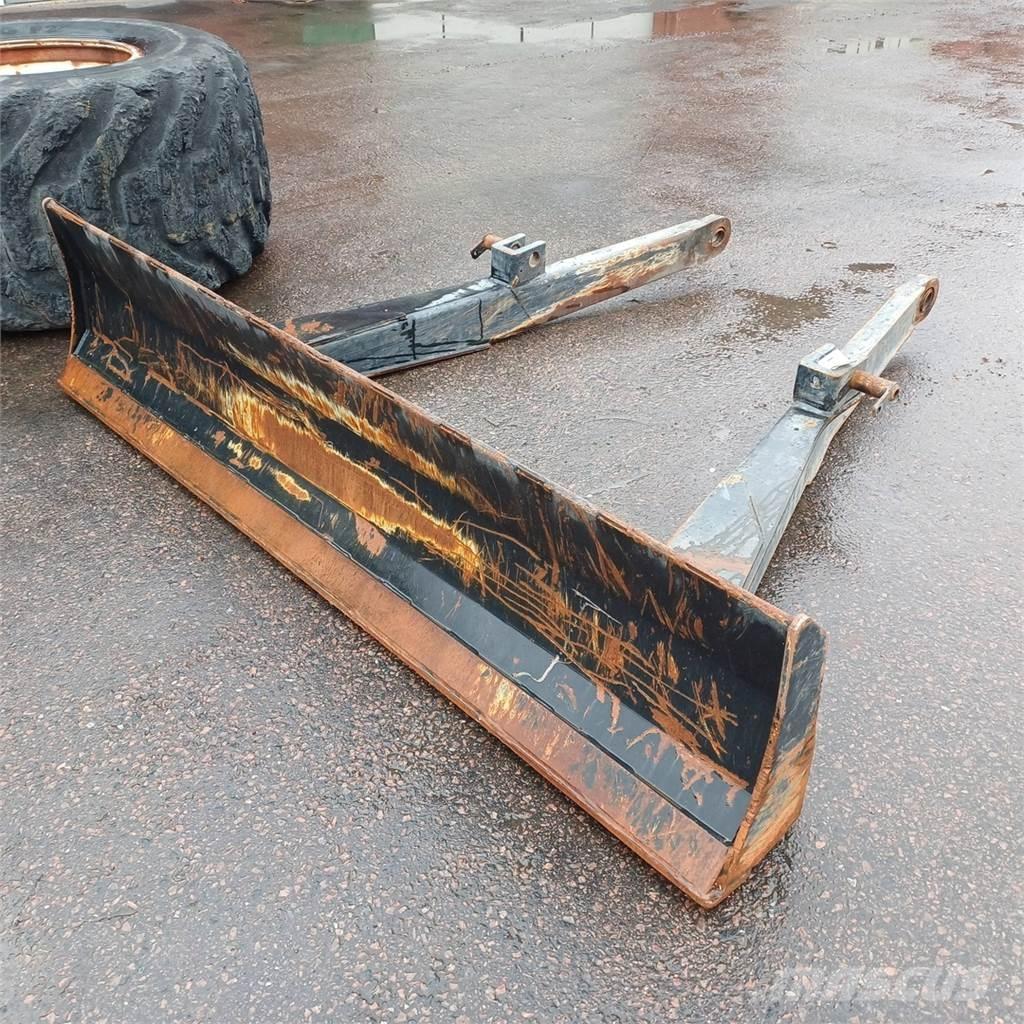  komatu 895 Kiti priedai