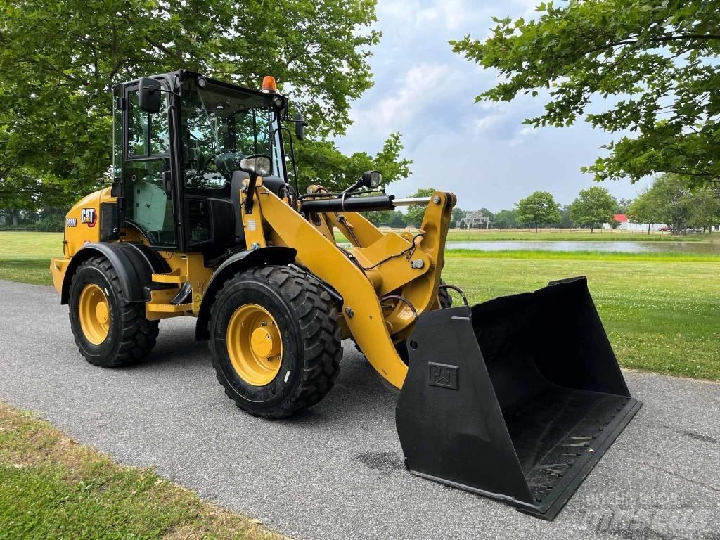 CAT 908M Naudoti ratiniai krautuvai