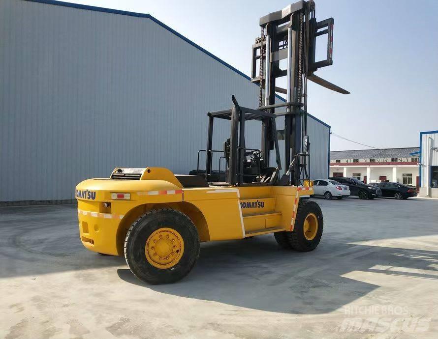 Komatsu FD 200 Dyzeliniai krautuvai
