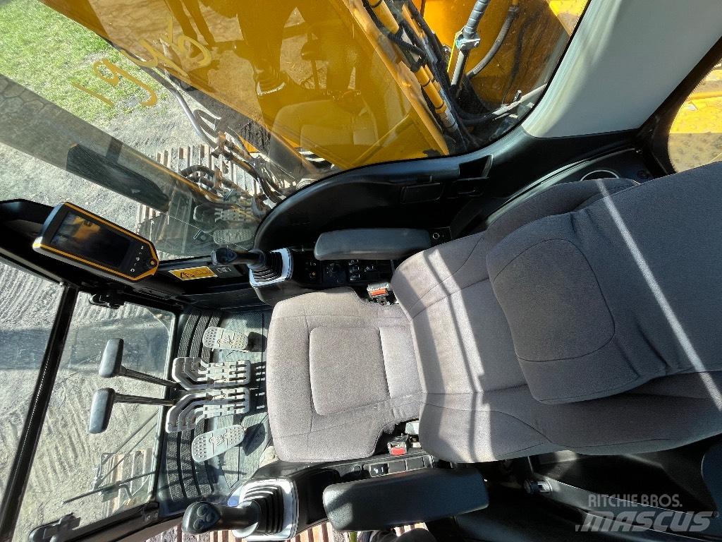 JCB JS 220 LC Vikšriniai ekskavatoriai