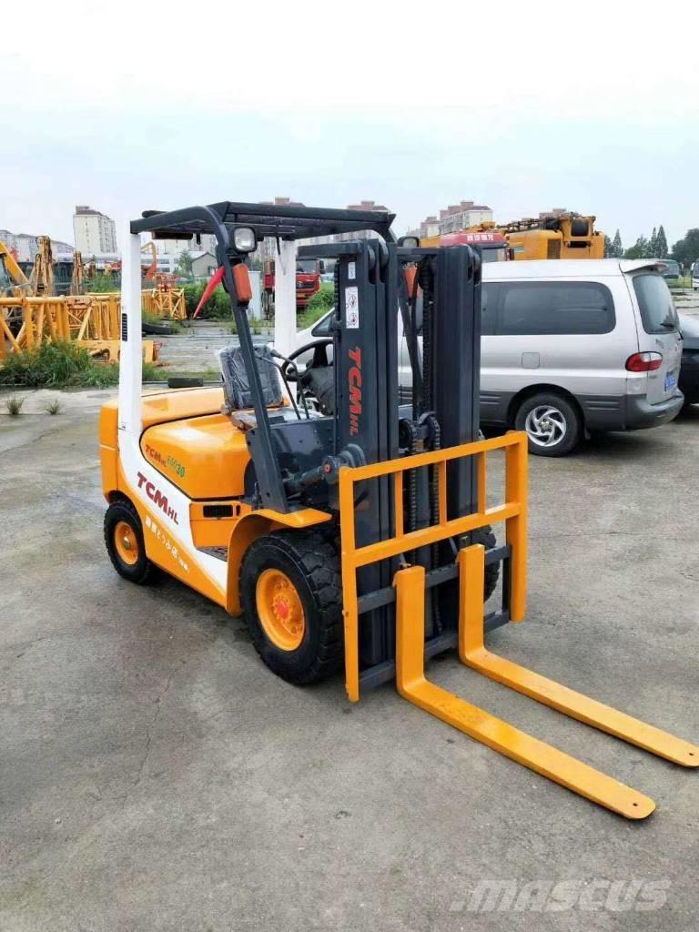 TCM FD 30 Dyzeliniai krautuvai