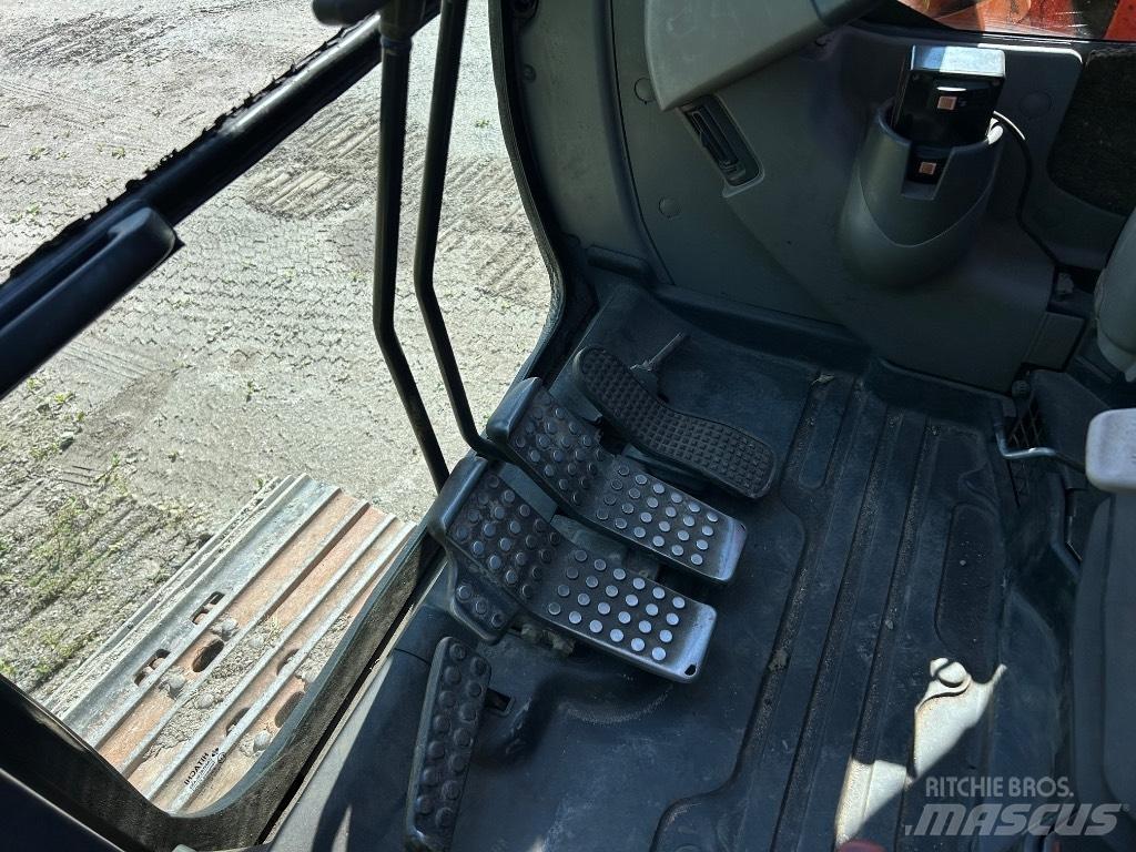 Hitachi ZX 135 US Vikšriniai ekskavatoriai