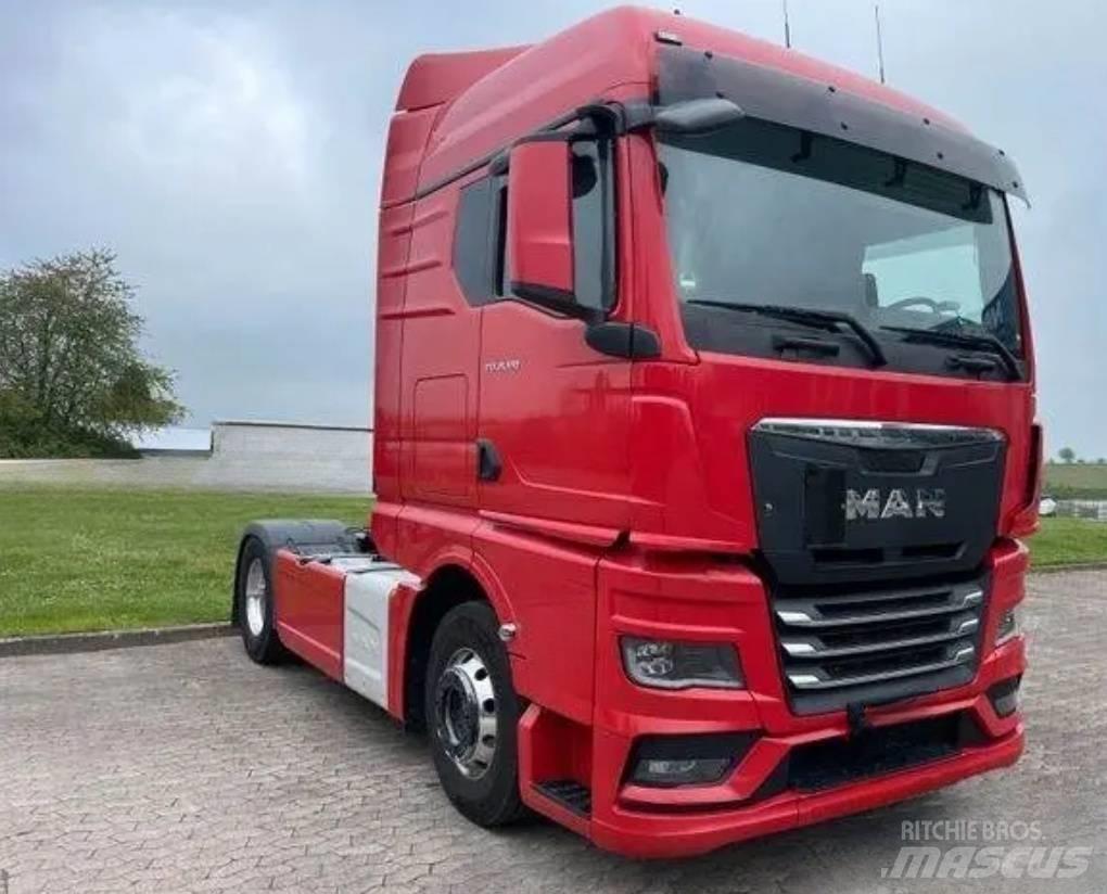 Shacman truck head Savivartės priekabos