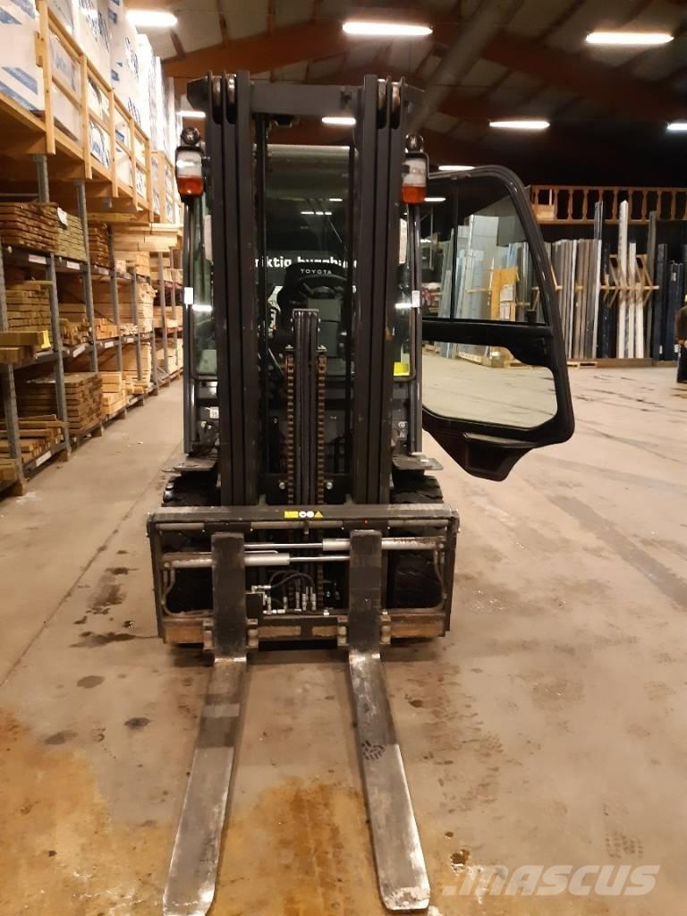 Toyota 02-8FDF30 Dyzeliniai krautuvai