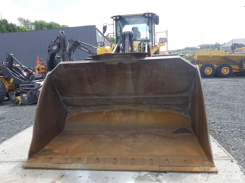 Volvo L 220 H Naudoti ratiniai krautuvai