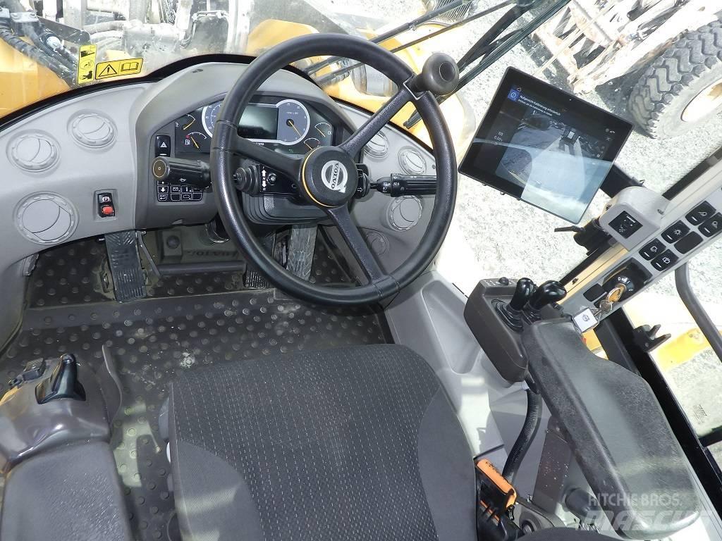 Volvo L 220 H Naudoti ratiniai krautuvai