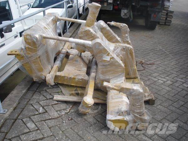 CAT 140M/160M Ripper Statyba - Kita