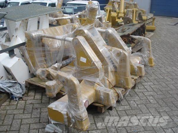 CAT 140M/160M Ripper Statyba - Kita