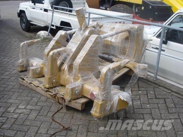 CAT 140M/160M Ripper Statyba - Kita