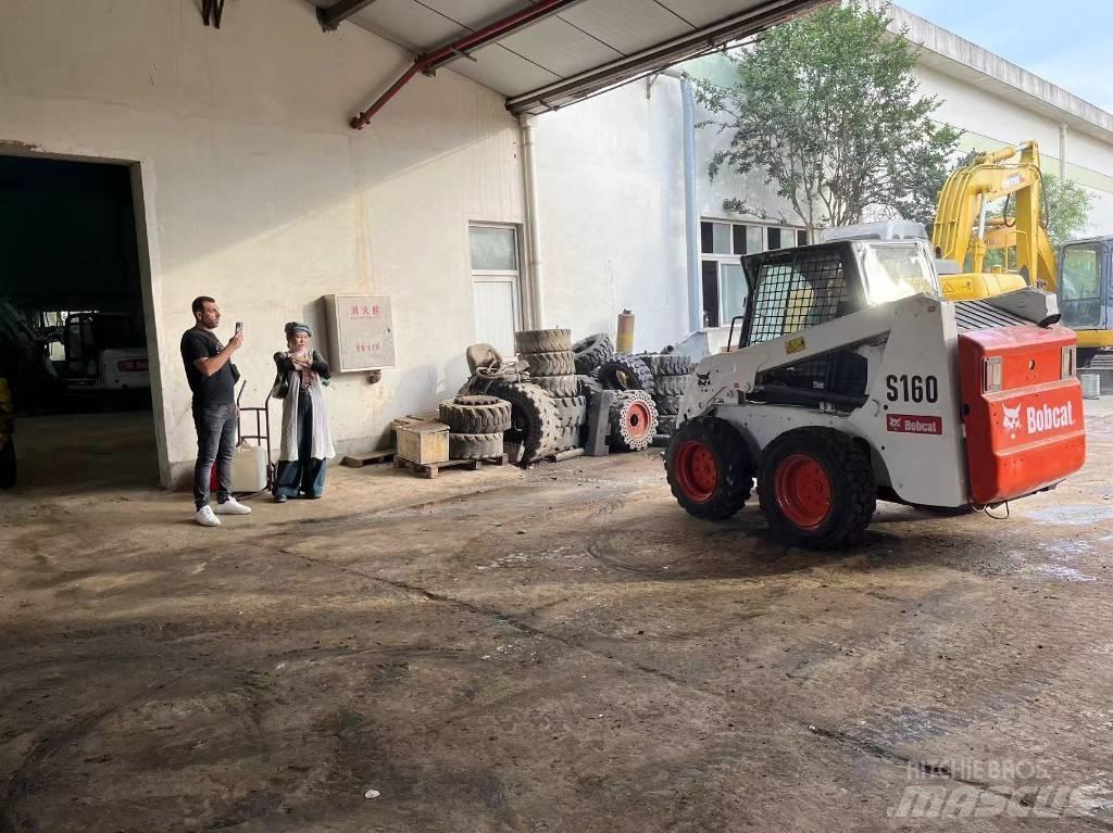 Bobcat S 160 Krautuvai su šoniniu pasukimu