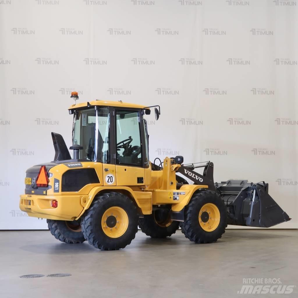 Volvo L30G Naudoti ratiniai krautuvai