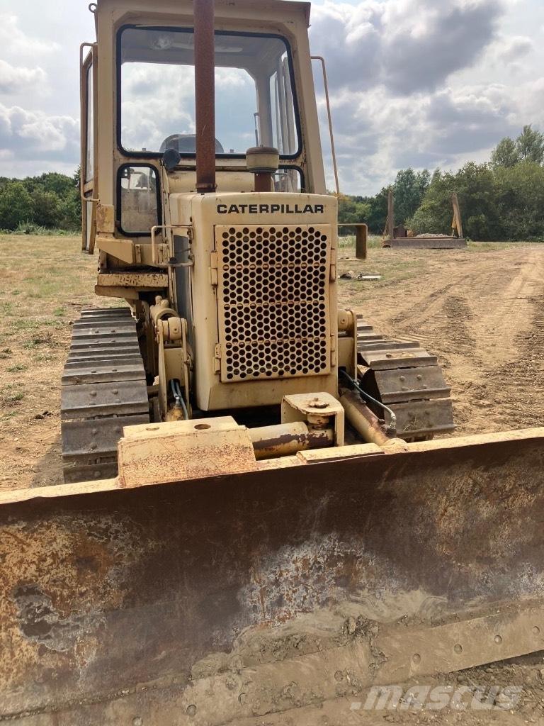 CAT D 3 B Vikšriniai buldozeriai