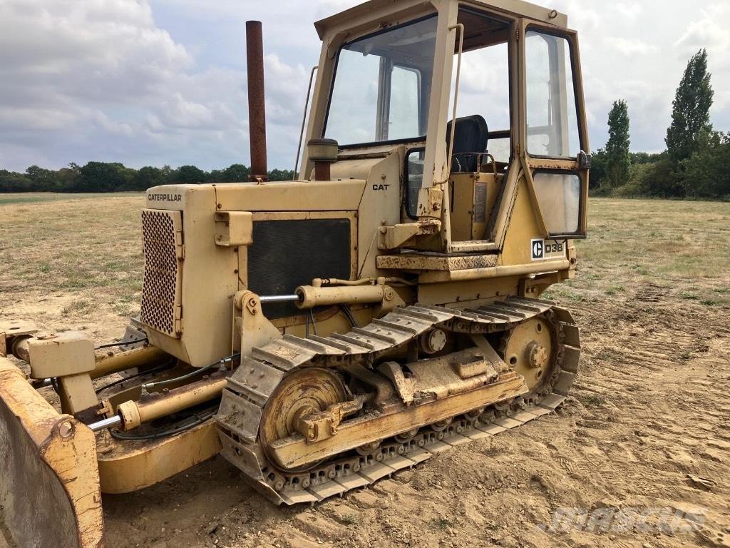 CAT D 3 B Vikšriniai buldozeriai