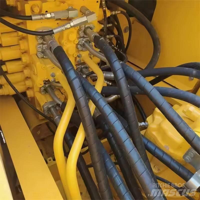 Komatsu PC 200 Vikšriniai ekskavatoriai
