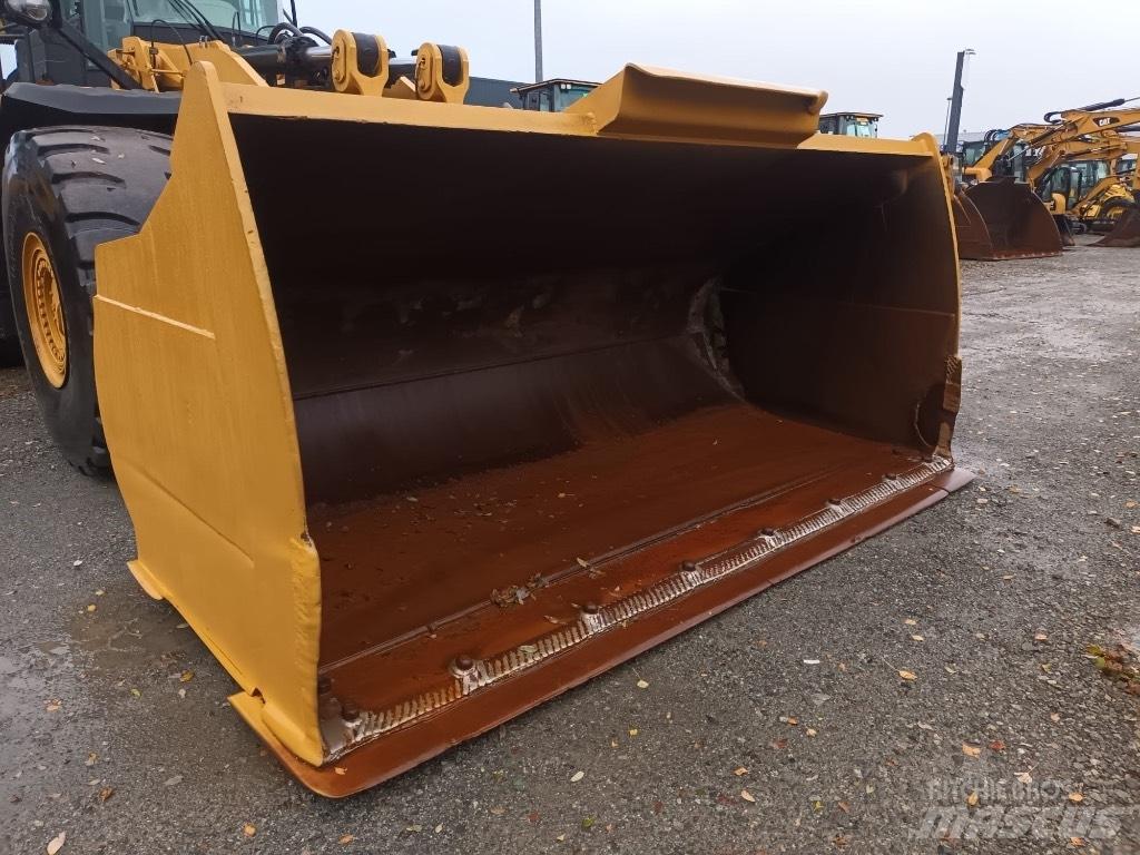 CAT 980 M Naudoti ratiniai krautuvai