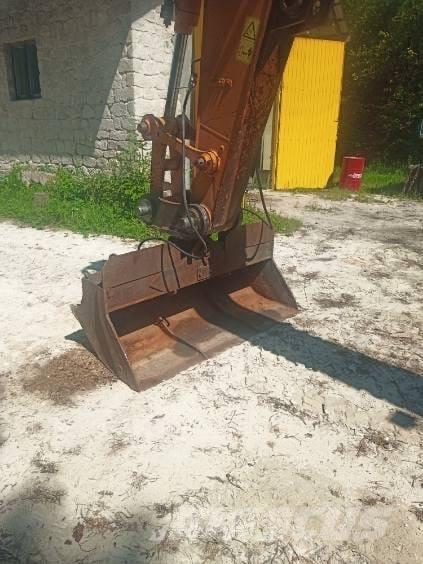 CASE WX 210 Ratiniai ekskavatoriai