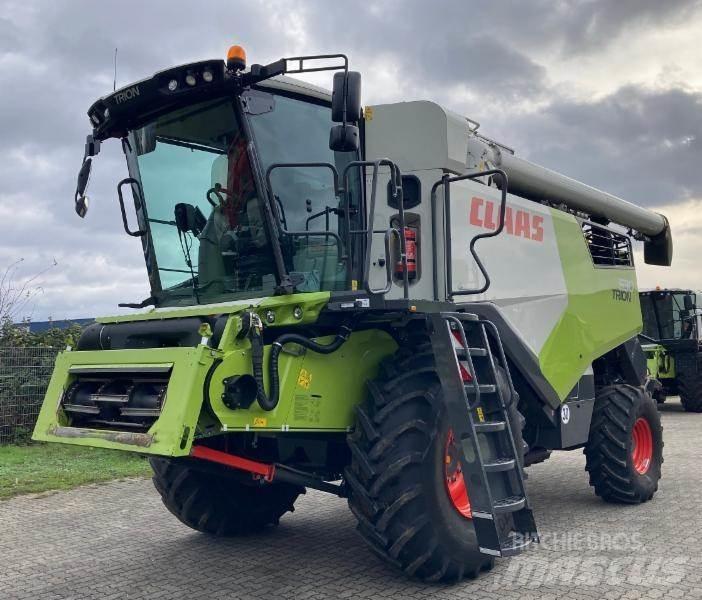 CLAAS TRION 530 Derliaus nuėmimo kombainai