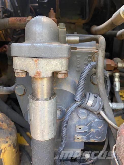 Komatsu PC 138 Vikšriniai ekskavatoriai