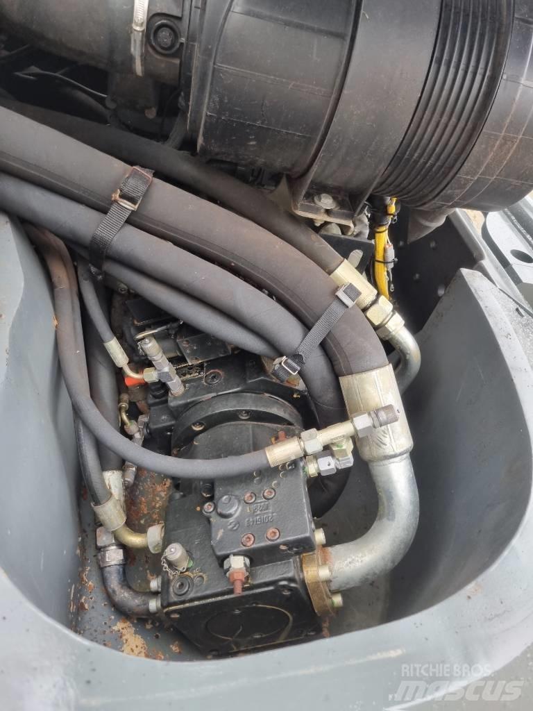 Liebherr L 526 Naudoti ratiniai krautuvai