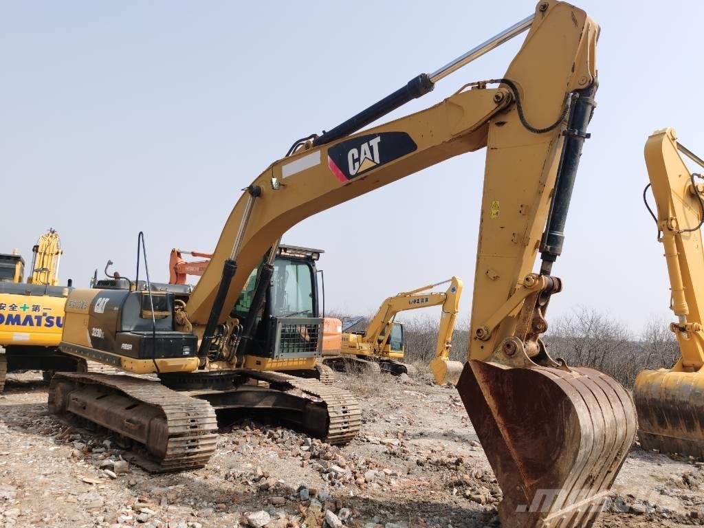 CAT 323 D L Vikšriniai ekskavatoriai