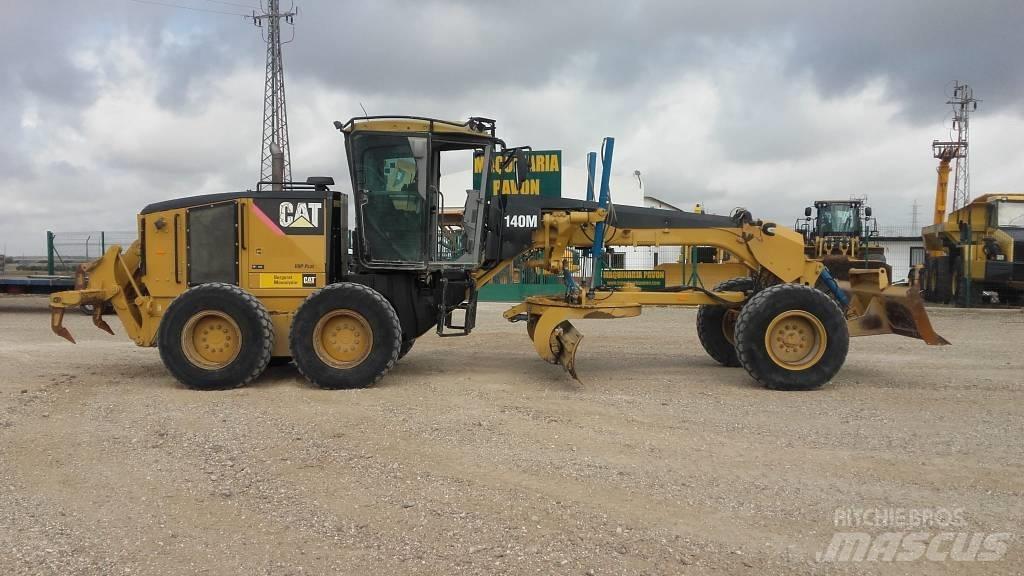 CAT 140 M Greideriai