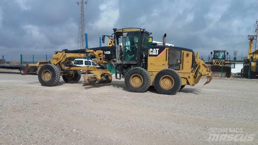 CAT 140 M Greideriai
