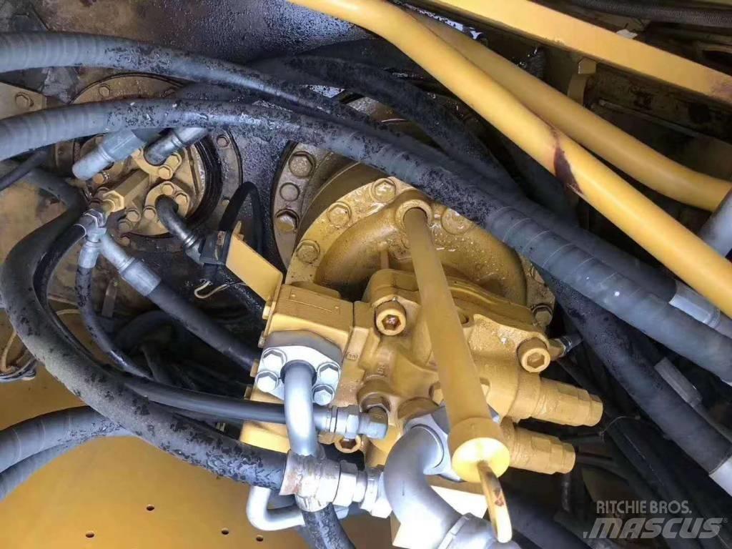 CAT 323 D Vikšriniai ekskavatoriai