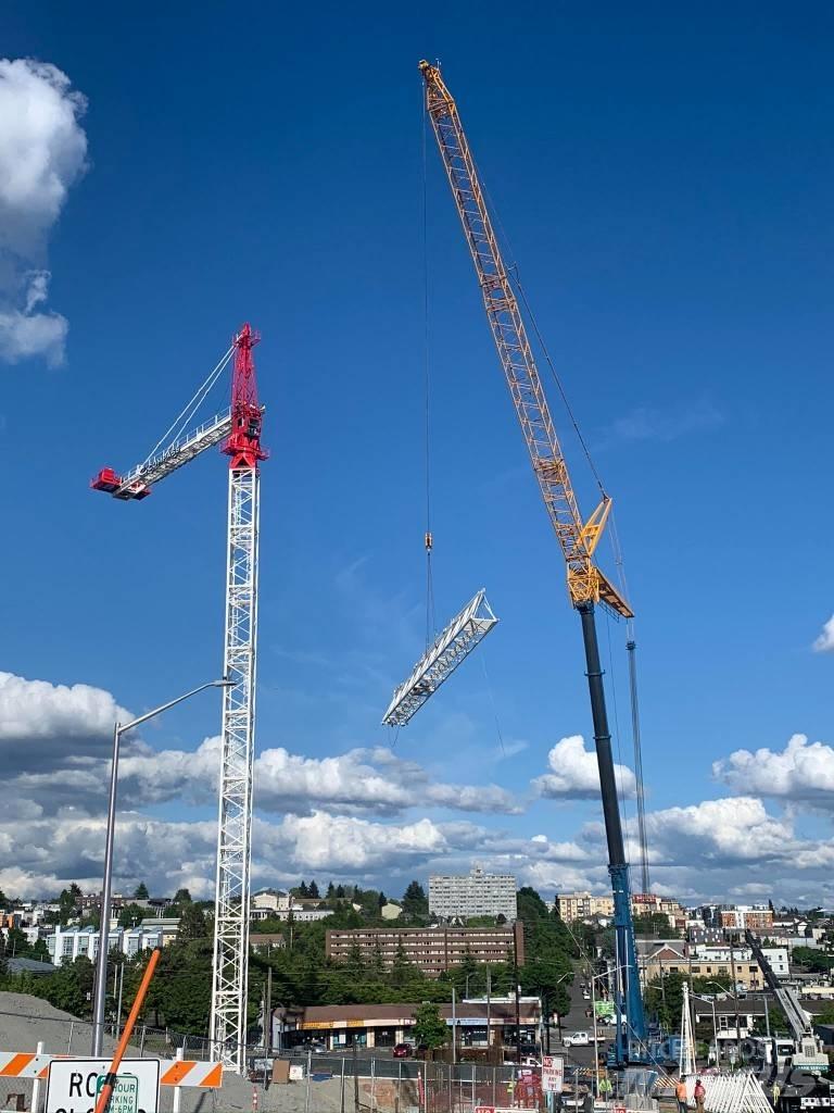 Liebherr 390 HC Bokštiniai kranai