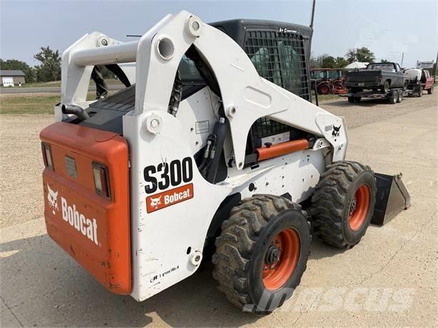 Bobcat S 300 Krautuvai su šoniniu pasukimu