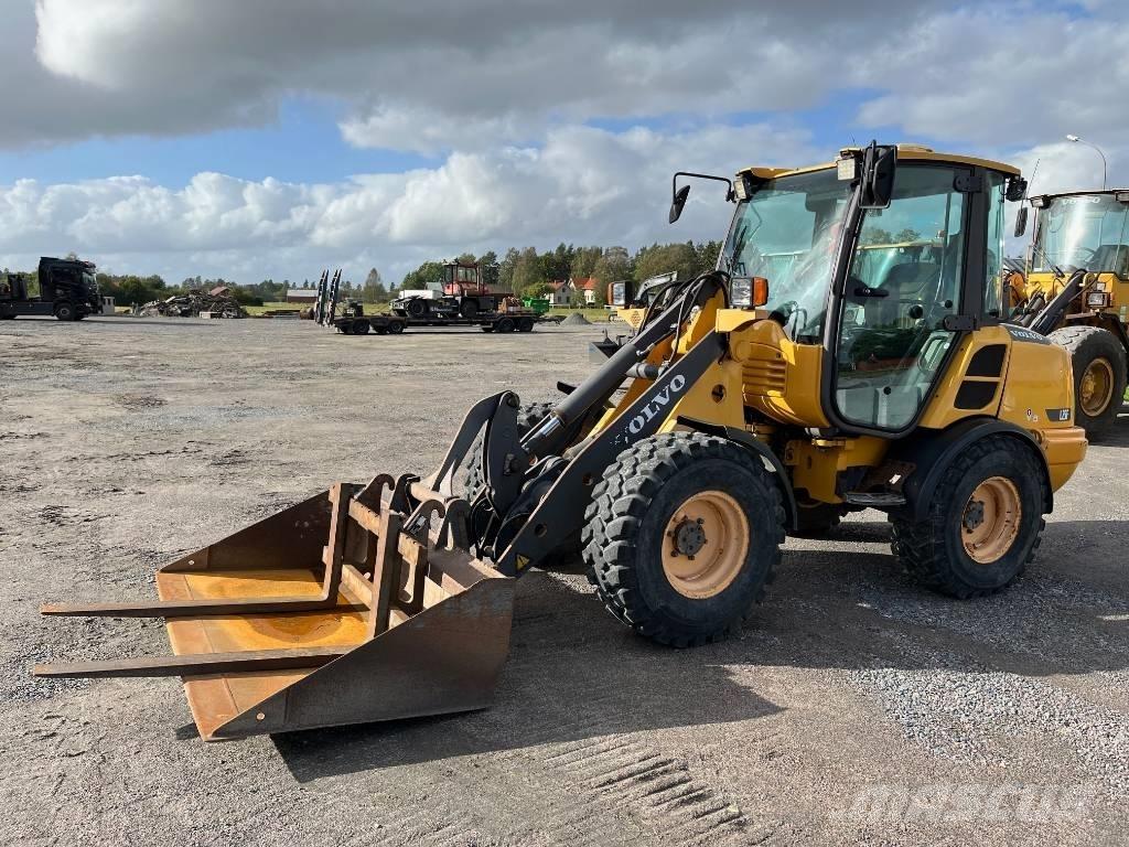 Volvo L 25 F Naudoti ratiniai krautuvai