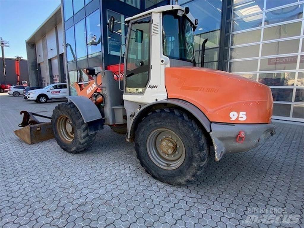 Atlas AR95 Daugiafunkciniai pakrovėjai