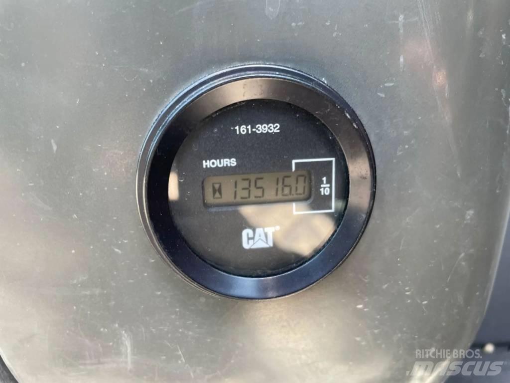 CAT 320D L Vikšriniai ekskavatoriai