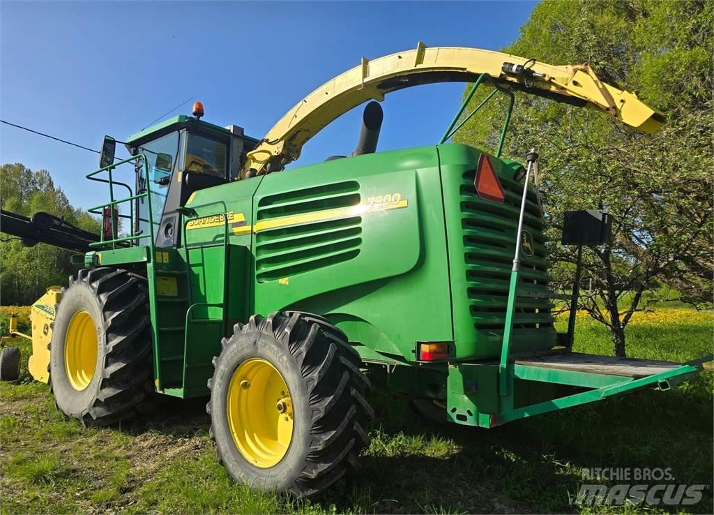John Deere 7300 Pašarų ruošimo technika