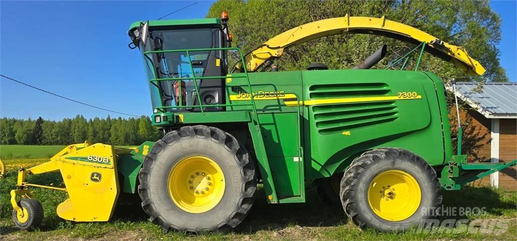 John Deere 7300 Pašarų ruošimo technika