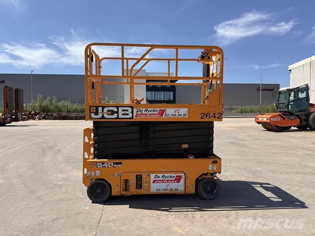 JCB S4046E Kiti keltuvai ir platformos