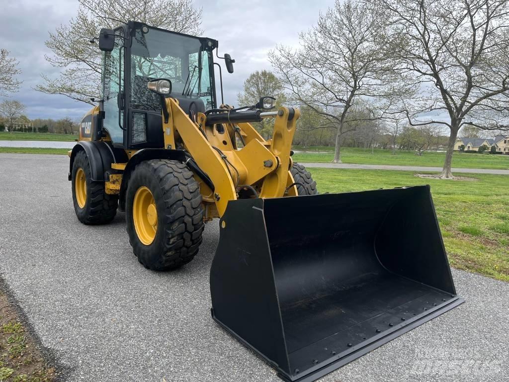 CAT 908M Naudoti ratiniai krautuvai