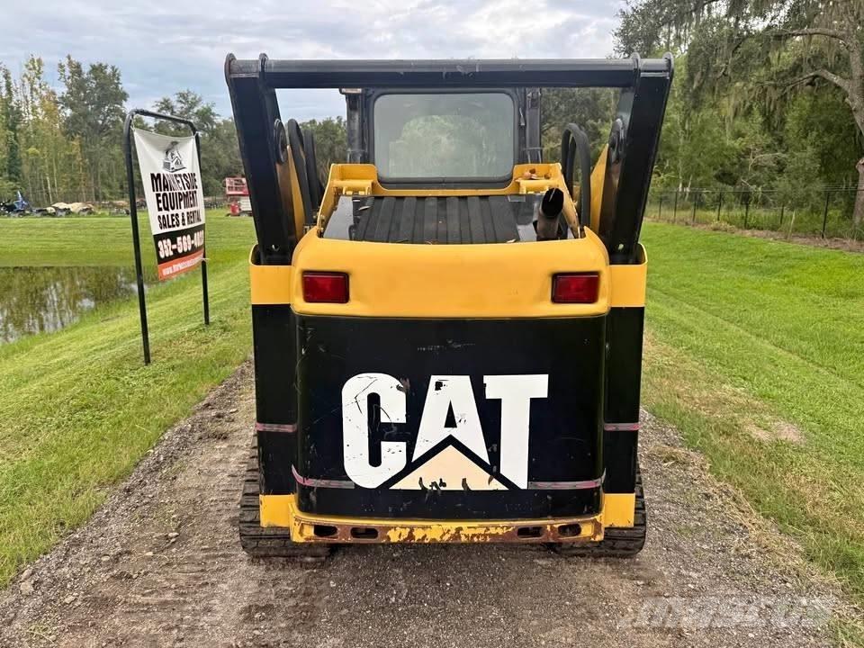 CAT 257B Krautuvai su šoniniu pasukimu