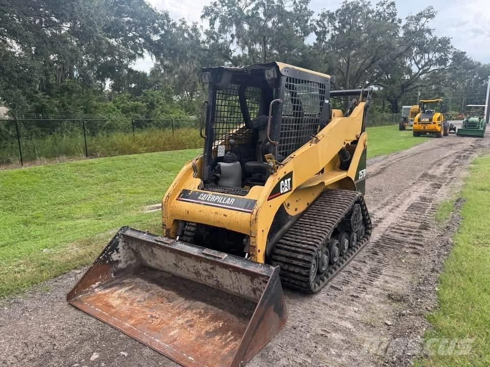 CAT 257B Krautuvai su šoniniu pasukimu