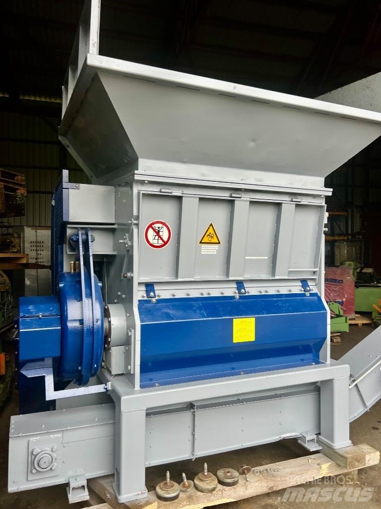 Lindner VEGA 1500 Atliekų smulkintuvai