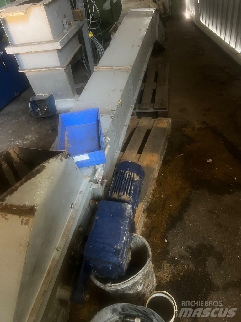 Lindner VEGA 1500 Atliekų smulkintuvai