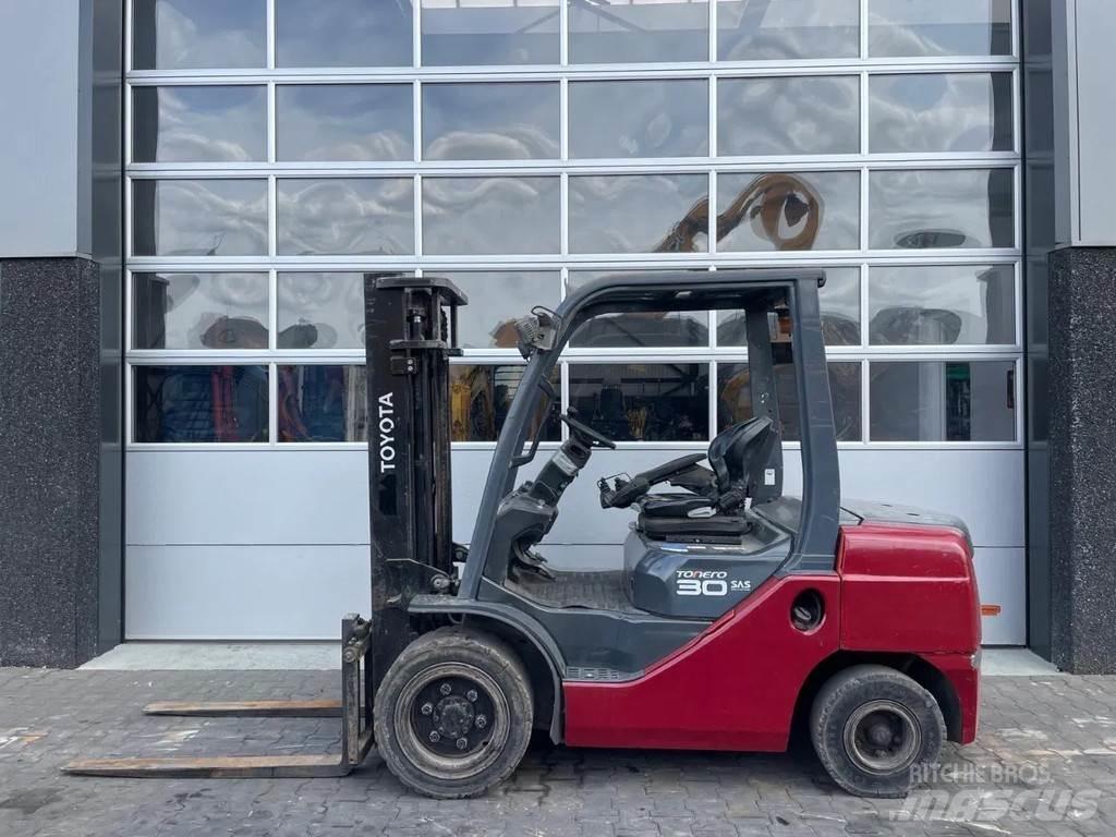 Toyota 02-8DF30 Šakiniai krautuvai - Kita