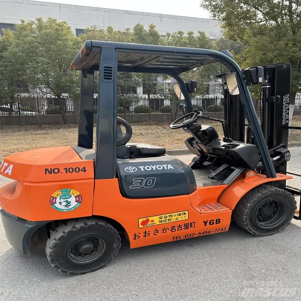 Toyota 02-7 FD F 30 Dyzeliniai krautuvai