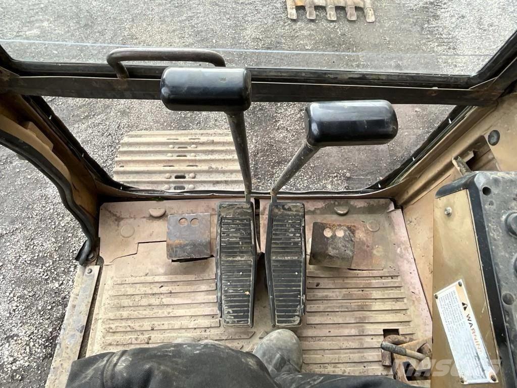 CAT E 120 B Vikšriniai ekskavatoriai