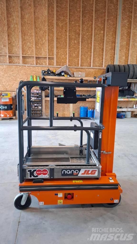 JLG Nano SP Vertikalūs stiebiniai keltuvai