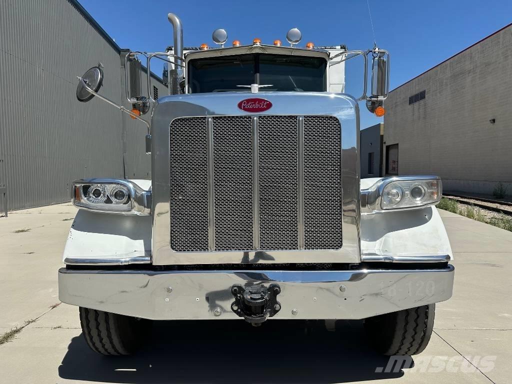 Peterbilt 367 Savivarčių priekabų vilkikai